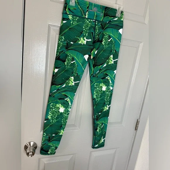 Dorothy Draper | Brazilliance |Green Leafy Legging | Medium - Picture 3 of 6
